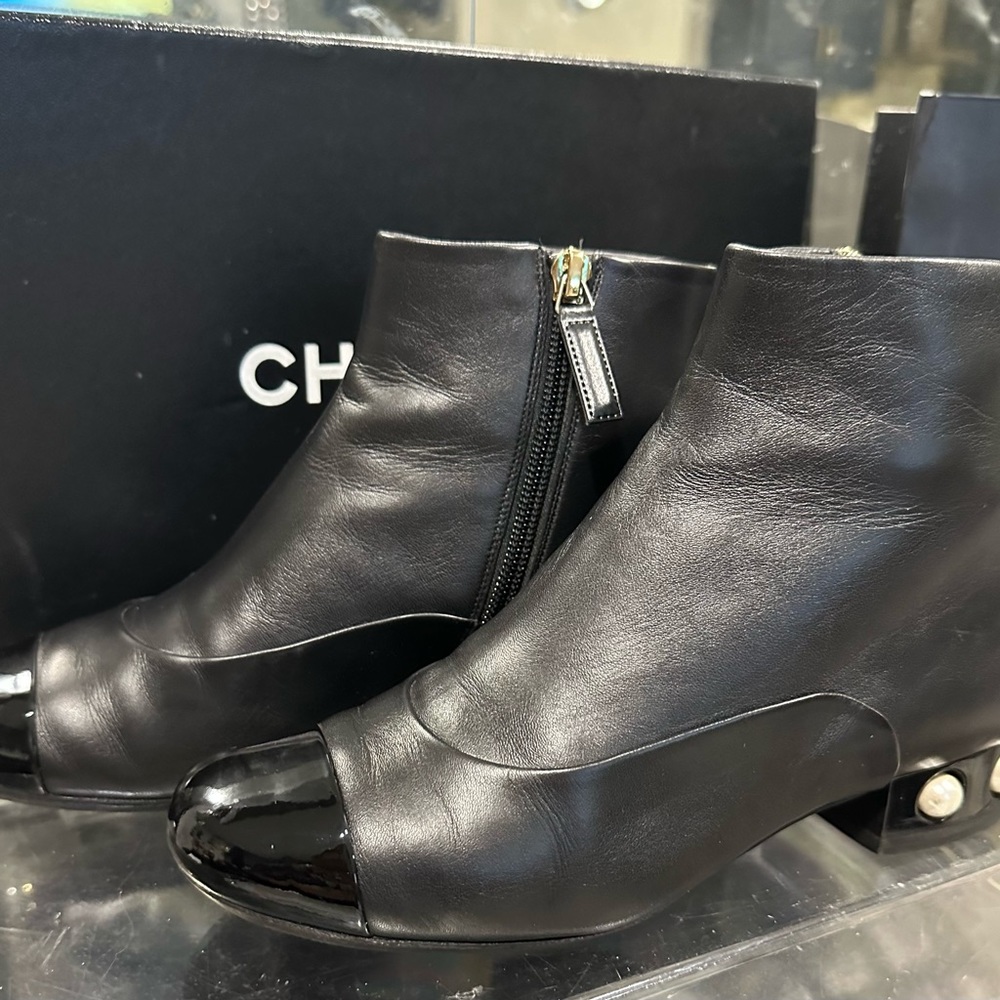Authentic Chanel Black Leather ShortBoots With Pearl Embellished Heels,used - Picture 17 of 17